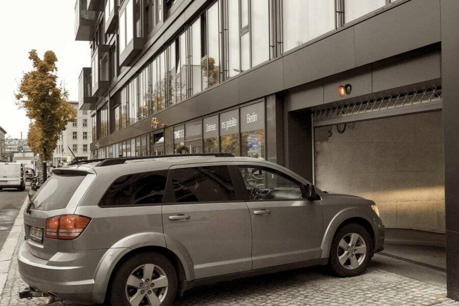 Wilde Aparthotels, Checkpoint Charlie parking, hotel facade