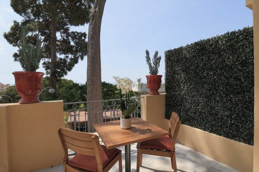 Hôtel Petit Palais balcony,garden,ocean view