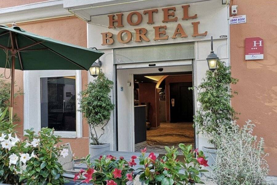 Hotel Boréal facade