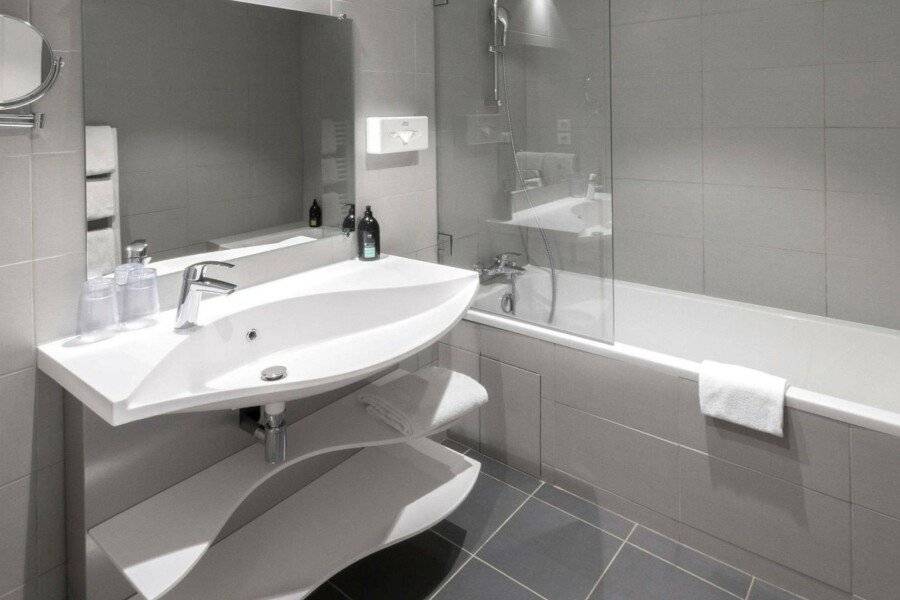 Aparthotel Adagio Promenade des Anglais bathtub