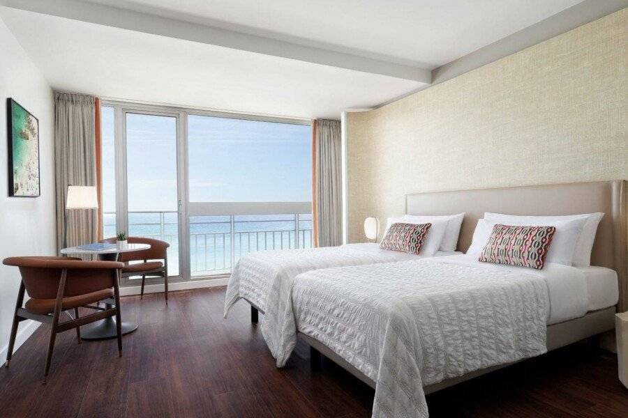 Le Meridien hotel bedroom,ocean view