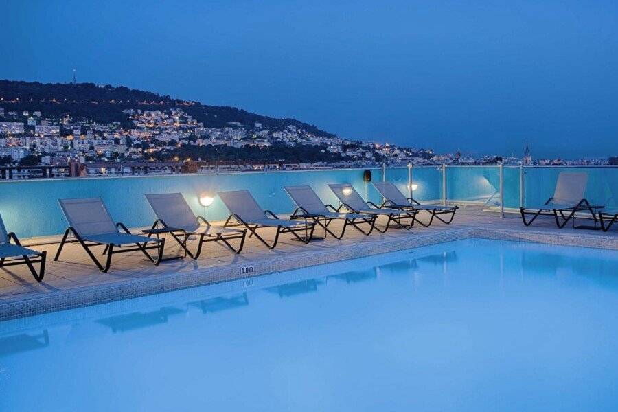 NH rooftop pool,ocean view