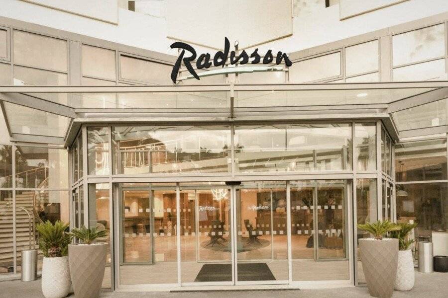 Radisson Hotel Airport facade,hotel facade