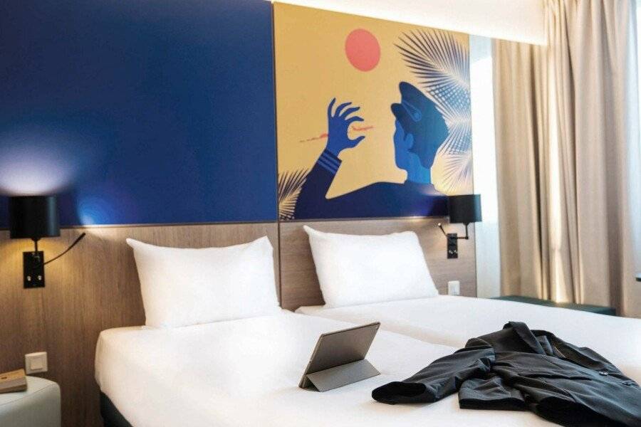 ibis Styles Aéroport Arenas hotel bedroom