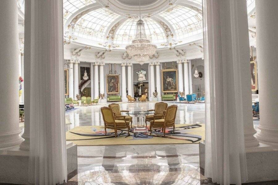 Hotel Le Negresco lobby