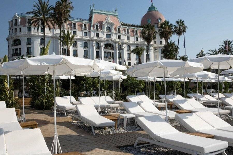 Hotel Le Negresco facade, beach