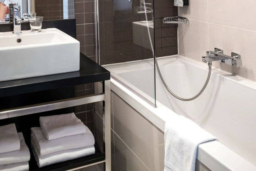 Adagio Centre bathtub