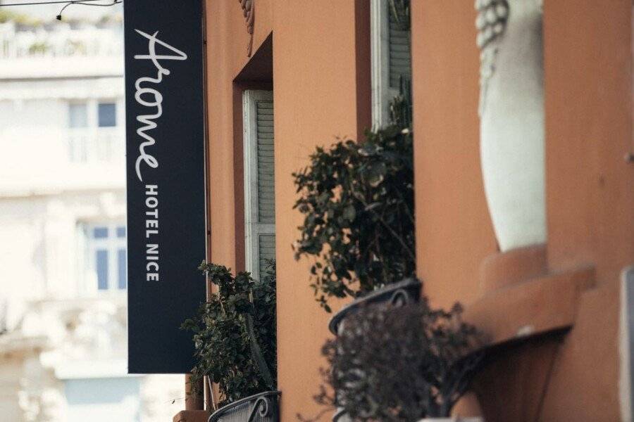 Arome Hotel facade