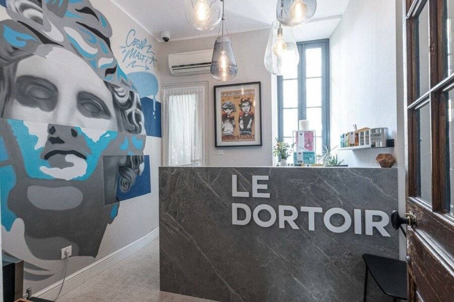 Le Dortoir Boutique Suites lobby