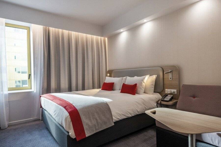 Holiday Inn Express - - Grand Arenas, an IHG Hotel hotel bedroom