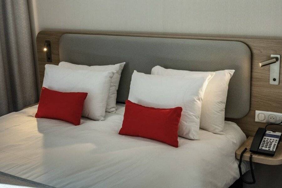 Holiday Inn Express - - Grand Arenas, an IHG Hotel hotel bedroom