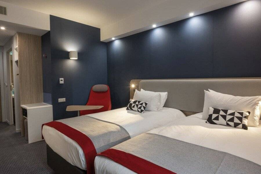 Holiday Inn Express - - Grand Arenas, an IHG Hotel hotel bedroom