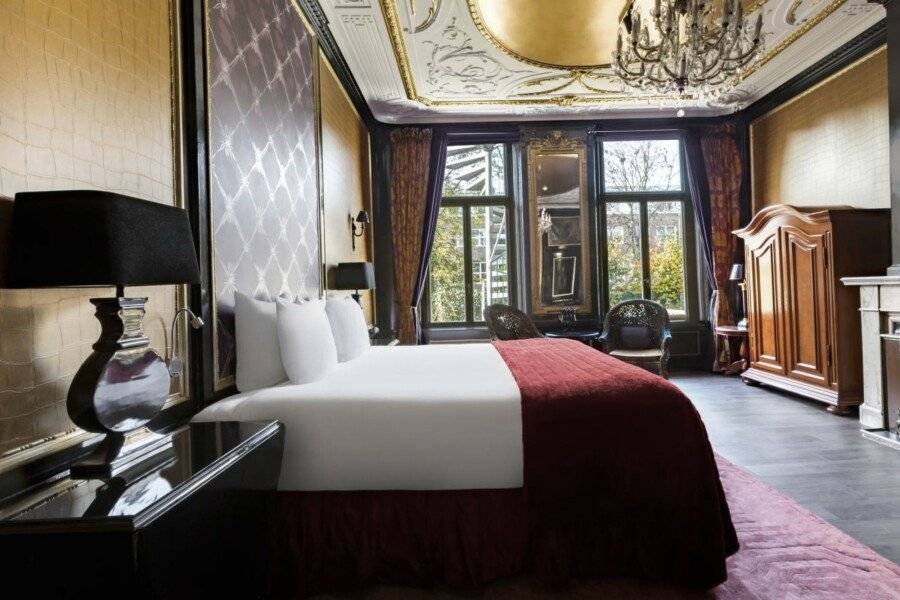 The Pavilions, The Toren hotel bedroom