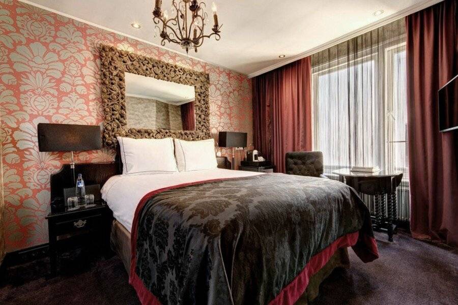 The Pavilions, The Toren hotel bedroom