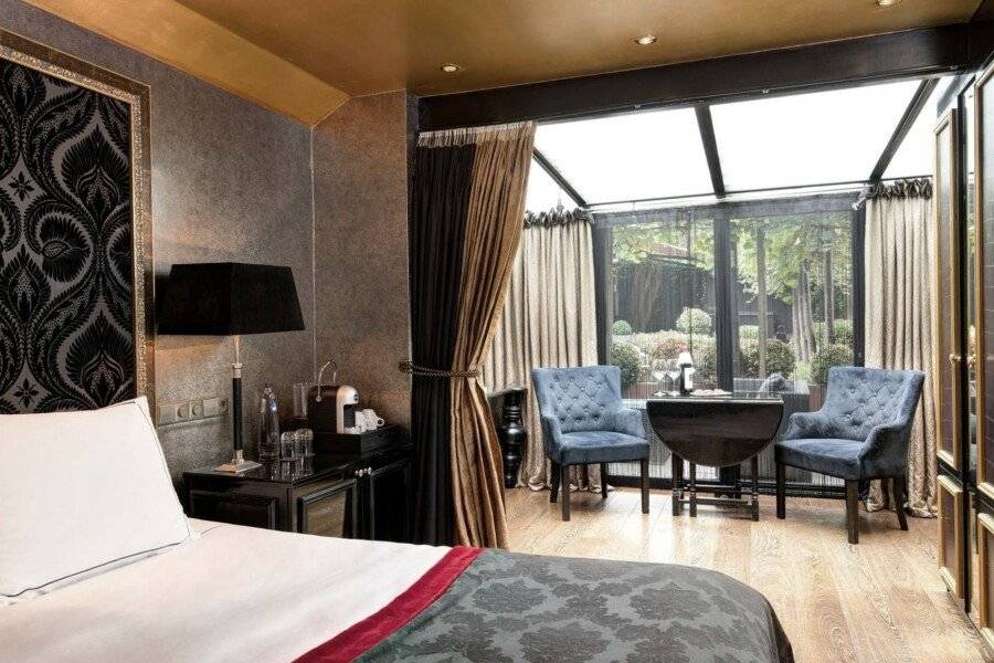 The Pavilions, The Toren hotel bedroom,balcony