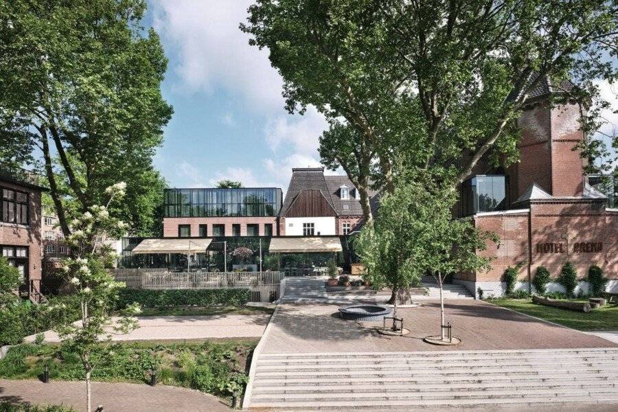 Hotel Arena facade,garden