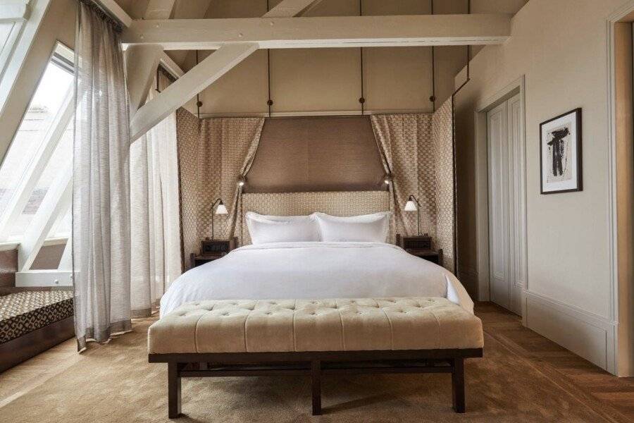 De L’Europe – The Leading Hotels of the World hotel bedroom