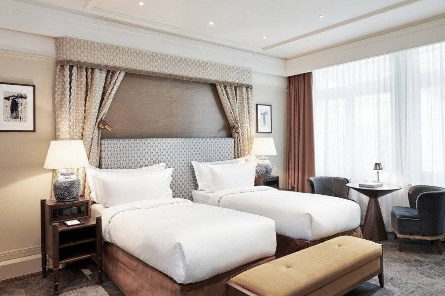 De L’Europe – The Leading Hotels of the World hotel bedroom