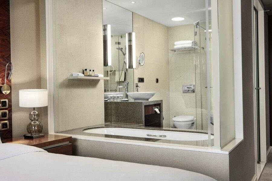 Hotel Okura – The Leading Hotels of the World hotel bedroom, bathtub