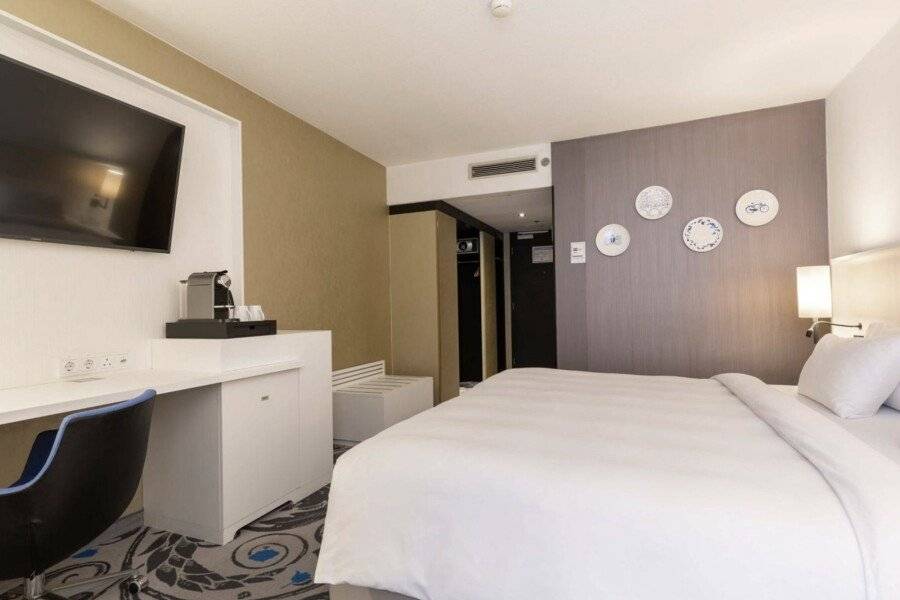 Radisson Blu Hotel, City Center hotel bedroom