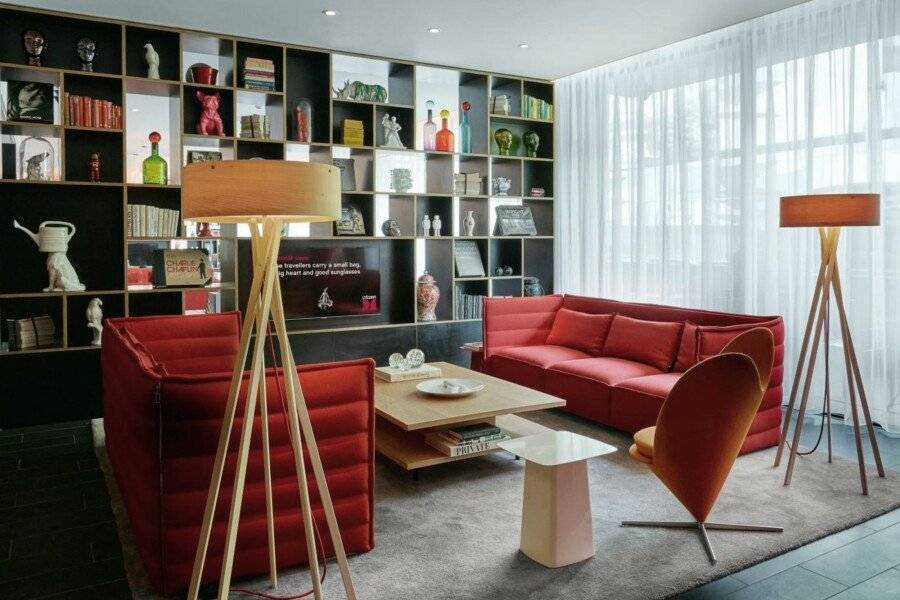 citizenM South lobby