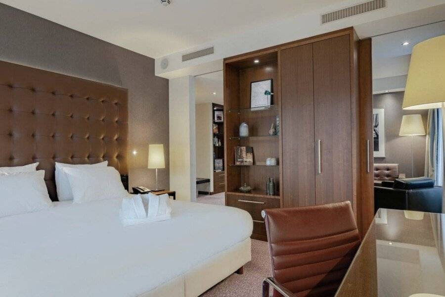 Crowne Plaza - South, an IHG Hotel hotel bedroom