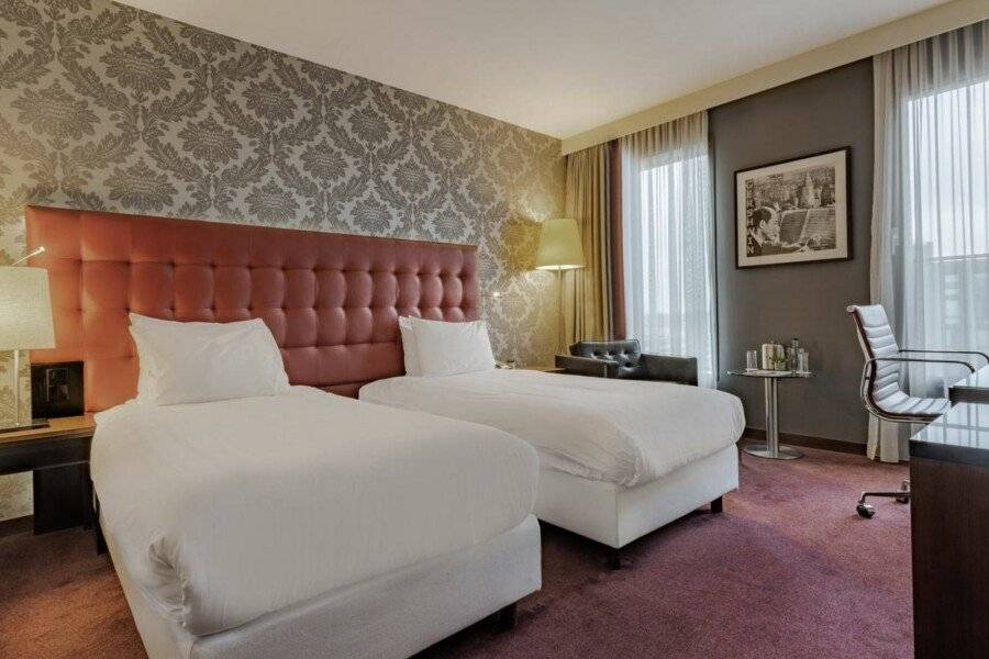 Crowne Plaza - South, an IHG Hotel hotel bedroom