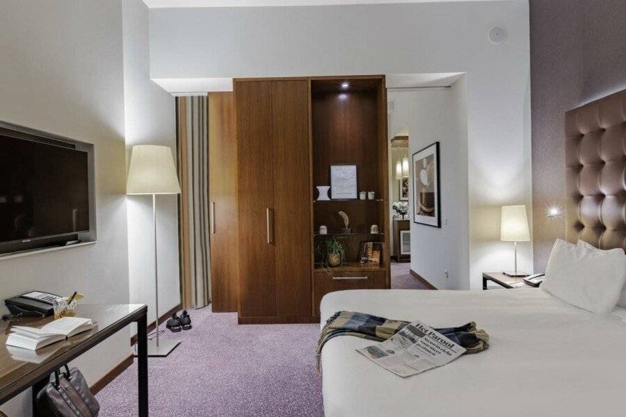 Crowne Plaza - South, an IHG Hotel hotel bedroom