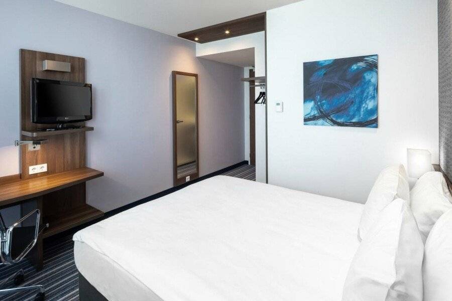 Holiday Inn Express - Sloterdijk Station, an IHG Hotel hotel bedroom