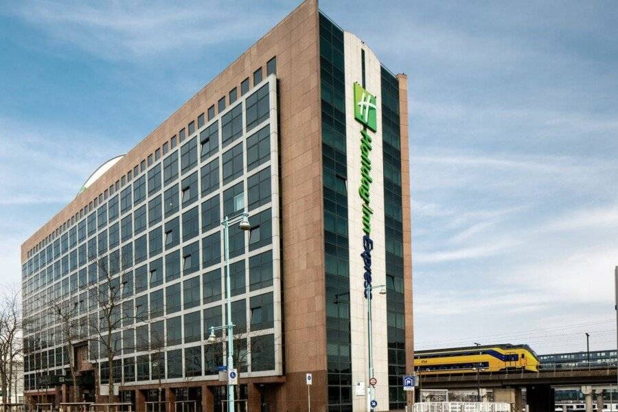 Holiday Inn Express - Sloterdijk Station, an IHG Hotel facade