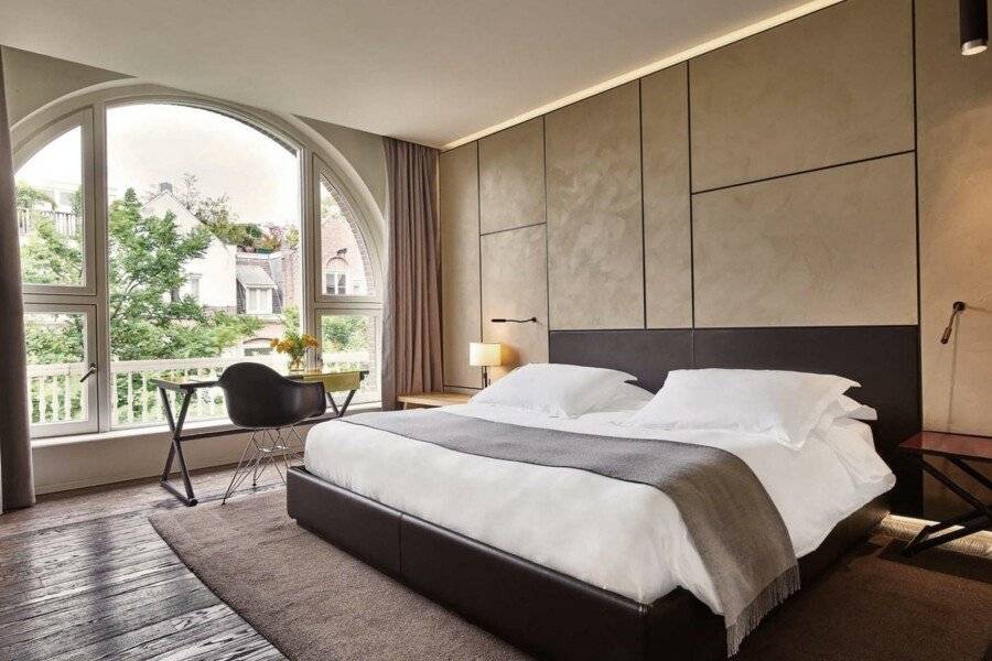 Conservatorium Hotel hotel bedroom