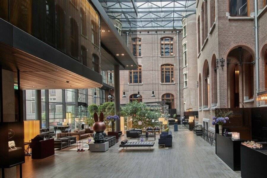 Conservatorium Hotel lobby