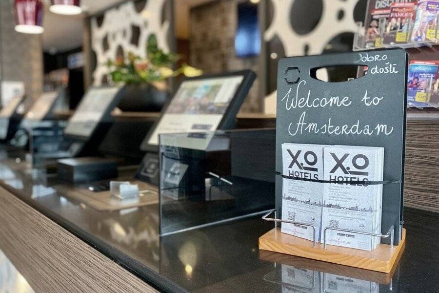 XO Hotels Park West front desk