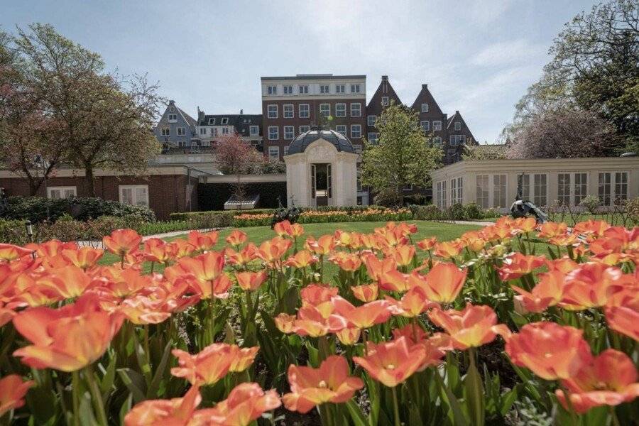 Waldorf Astoria garden