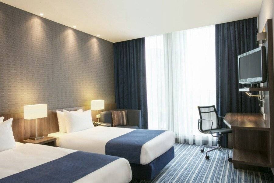 Holiday Inn Express Arena Towers, an IHG Hotel hotel bedroom