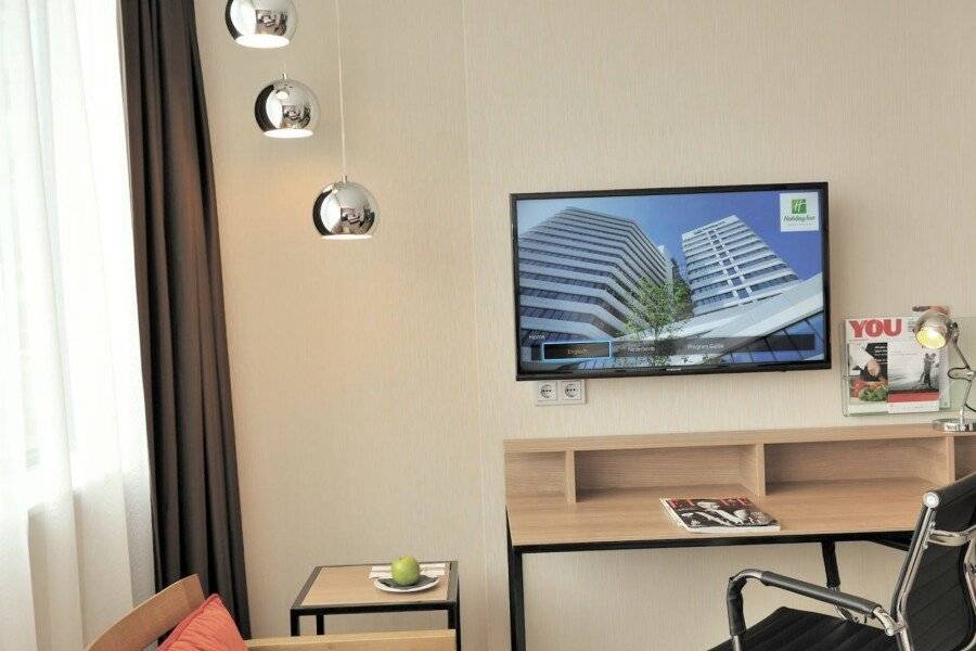 Holiday Inn - Arena Towers, an IHG Hotel hotel bedroom