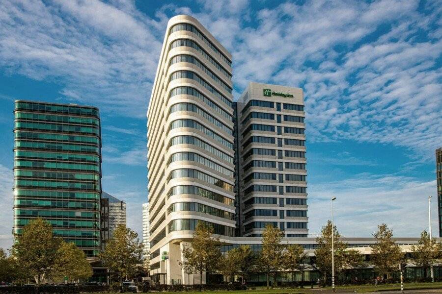 Holiday Inn - Arena Towers, an IHG Hotel facade