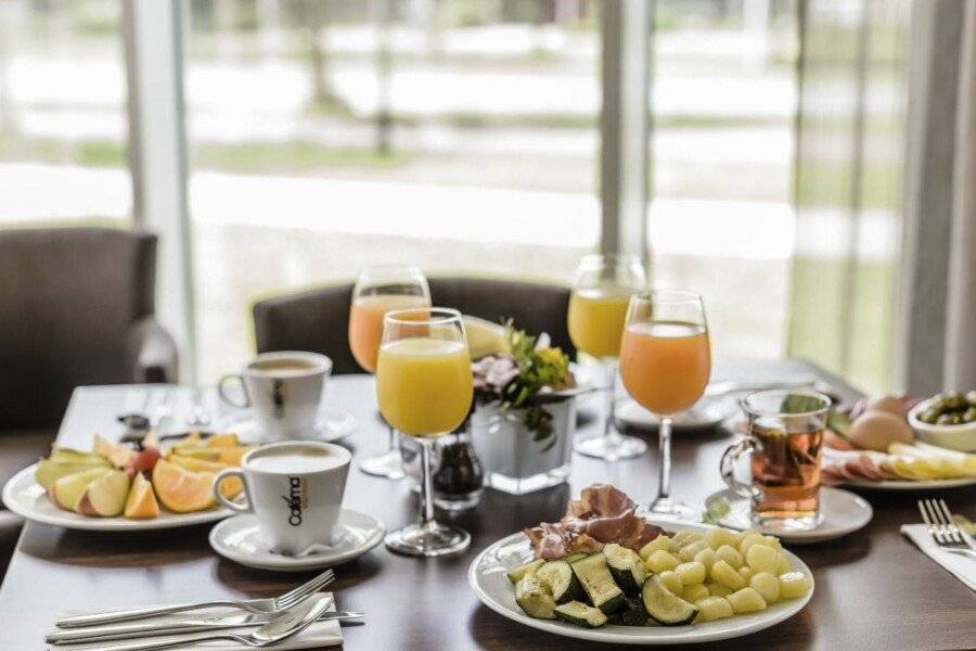 OZO Hotels Arena breakfast