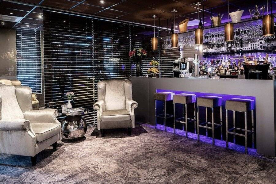 Luxury Suites bar,lounge