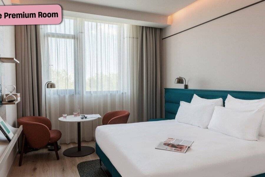 The Social Hub City hotel bedroom