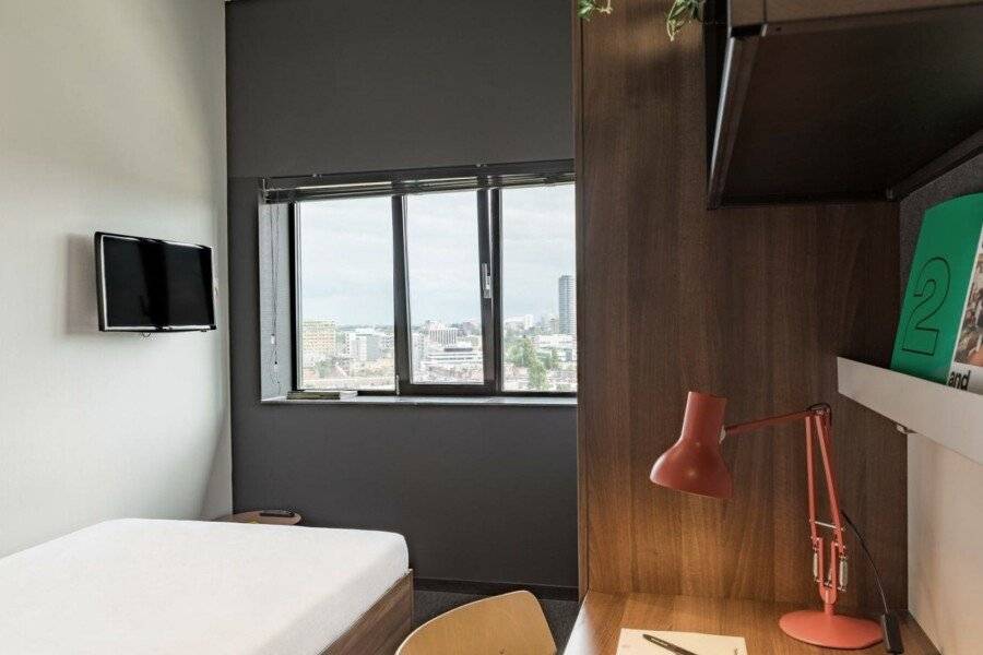 The Social Hub City hotel bedroom