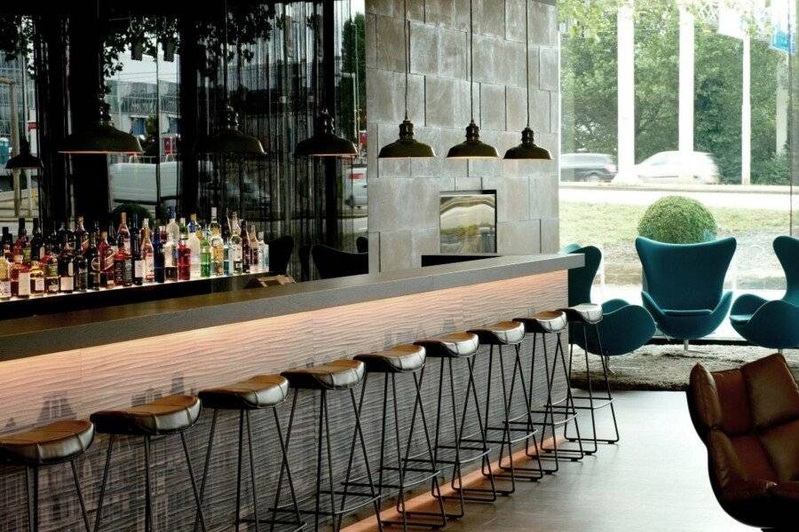 Motel One Amsterdam bar