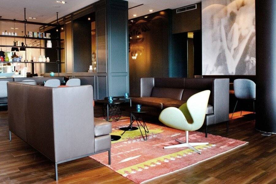 Motel One Amsterdam lobby