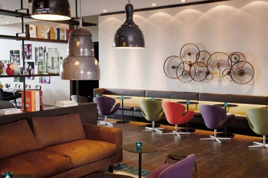 Motel One Amsterdam lobby