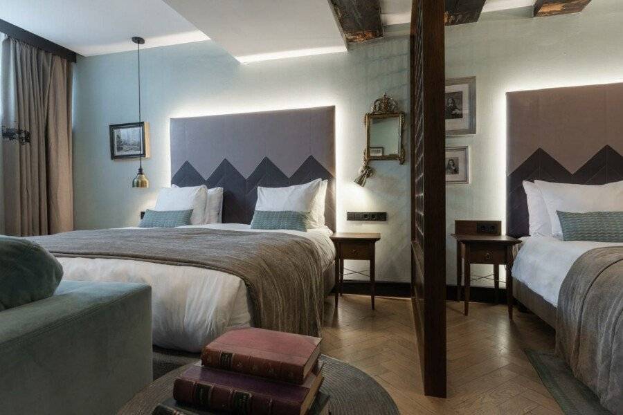 The Hendrick's Hotel hotel bedroom