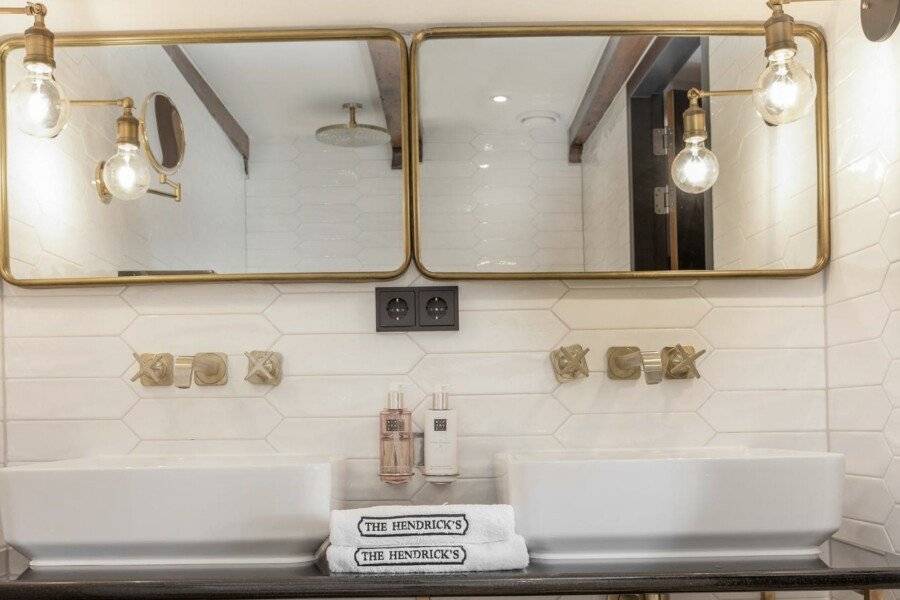 The Hendrick's Hotel bathtub