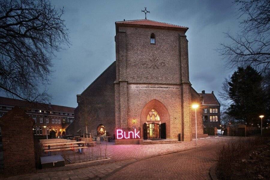 Bunk Hotel 