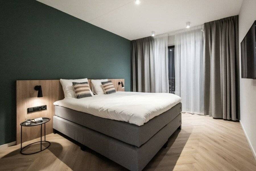 Numa Docklands hotel bedroom