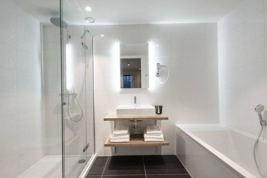 Numa Docklands bathtub