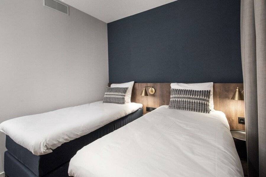 Numa Docklands hotel bedroom